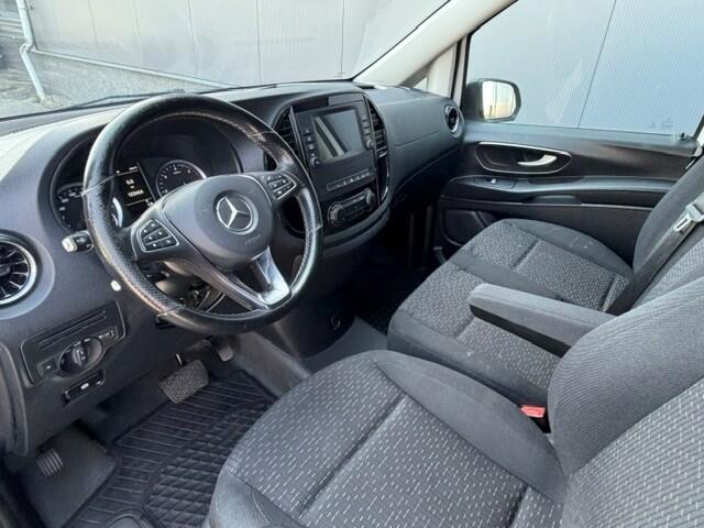 Mercedes-Benz VITO 114 CDI Lang 2.0 RWD I Trekhaak I Automaat I Distronic I Stoelverwarming I Camera I Audi MB 40 I Alarm klasse 3 I DAB I Airco l Regensensor l Tweezitsbank l I Houten vloer I Deuren 180 gr te openen l