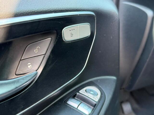 Mercedes-Benz VITO 114 CDI Lang 2.0 RWD I Trekhaak I Automaat I Distronic I Stoelverwarming I Camera I Audi MB 40 I Alarm klasse 3 I DAB I Airco l Regensensor l Tweezitsbank l I Houten vloer I Deuren 180 gr te openen l