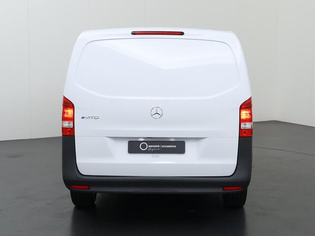 Mercedes-Benz VITO eVito Bestelwagen L2 66 kWh | Navigatie | Achteruitrijcamera | 80 kWh Snelladen | Dodehoekassistent | Lichtmetalen velgen |
