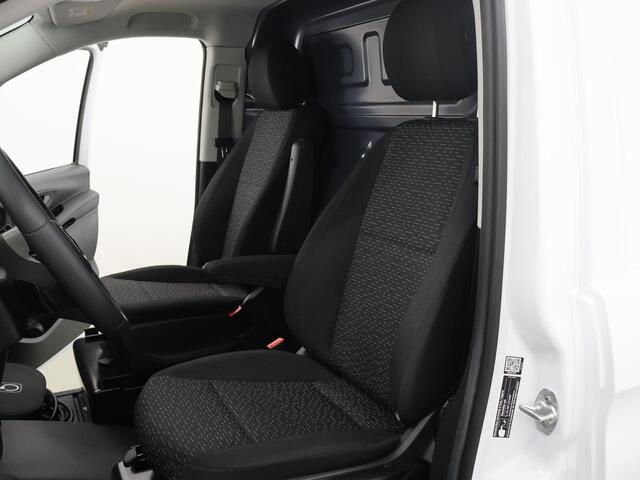Mercedes-Benz VITO eVito Bestelwagen L2 66 kWh | Navigatie | Achteruitrijcamera | 80 kWh Snelladen | Dodehoekassistent | Lichtmetalen velgen |