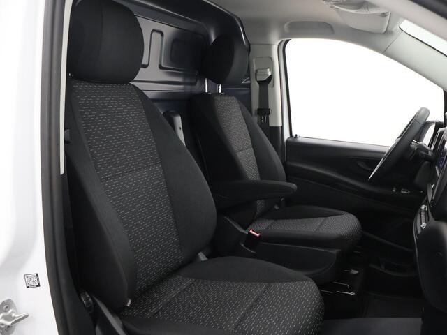 Mercedes-Benz VITO eVito Bestelwagen L2 66 kWh | Navigatie | Achteruitrijcamera | 80 kWh Snelladen | Dodehoekassistent | Lichtmetalen velgen |