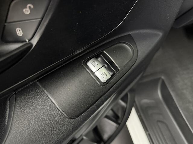 Mercedes-Benz VITO eVito Lang Koelwagen 35Kwh | Achterdeuren | Airco | 3-Zits | Multimedia