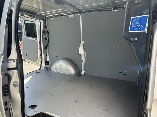Mercedes-Benz VITO 114 CDI Camera / Navigatie / Parkeersensoren / Cruise control / Airco / 270 Graden achterdeuren