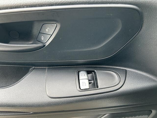 Mercedes-Benz VITO 114 CDI Lang / Automaat / Camera / Parkeersensoren / Cruise control / Airco / Achterdeuren