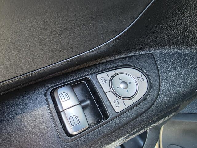 Mercedes-Benz VITO eVito 112 L2 Business Solution 60 kWh Achteruitrijcamera Airco Stoelverwarming