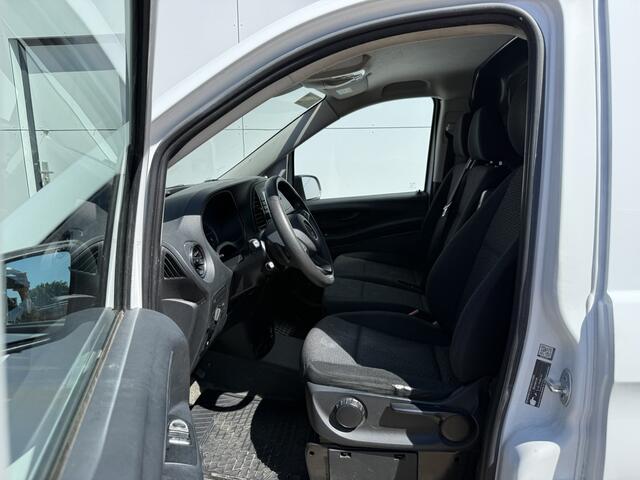 Mercedes-Benz VITO eVito 112 66kWh L2 Elektrisch 94.9% (SOH) 280-WLTP 80kw Snelladen Climate Control Cruise Control Camera Stoelverwarming Parkeersensoren