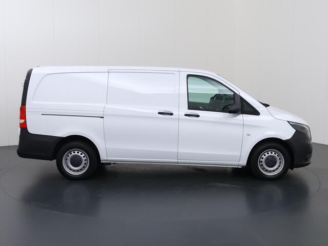 Mercedes-Benz VITO 110 CDI | Lang L2 | AIRCO | CRUISE CONTROL | APPLE CARPLAY | ANDROID AUTO | 3-ZITS | PARKEERSENSOREN VOOR EN ACHTER | BETIMMERDE LAADRUIMTE | CERTIFIED