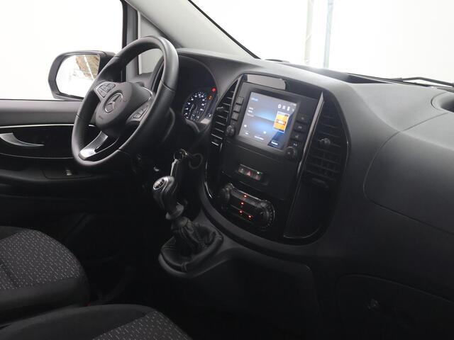 Mercedes-Benz VITO 110 CDI | Lang L2 | AIRCO | CRUISE CONTROL | APPLE CARPLAY | ANDROID AUTO | 3-ZITS | PARKEERSENSOREN VOOR EN ACHTER | BETIMMERDE LAADRUIMTE | CERTIFIED