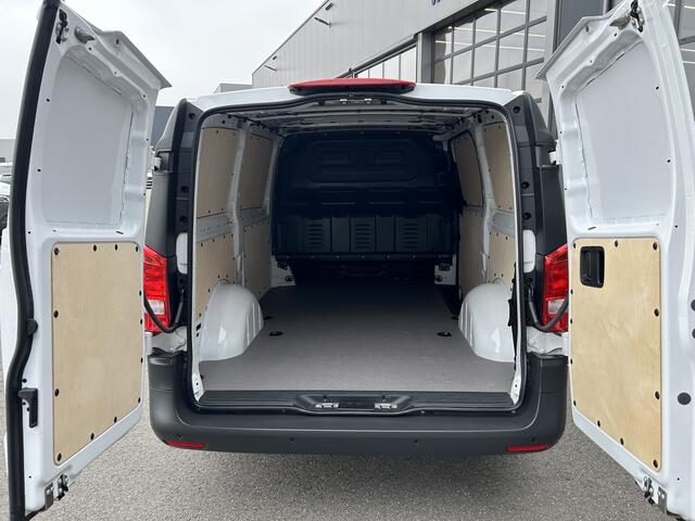Mercedes-Benz VITO eVito 112 L2 60 kWh / Snel laden 80kw / Camera / Parkeersensoren / Airco / Cruise control / Carplay navigatie / Achterdeuren