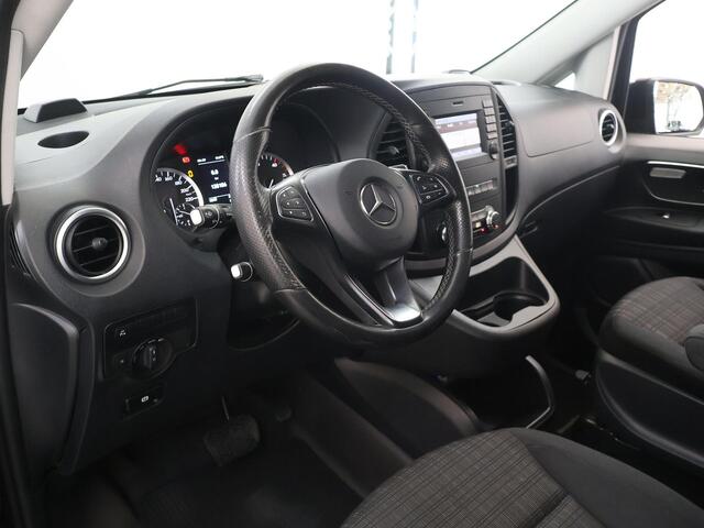 Mercedes-Benz VITO 114 CDI | AUT. | L2 LANG | DUBBELE CABINE | TREKHAAK | LM VELGEN | 5-ZITS | NAVIGATIE | PARKEERCAMERA | STOELVERWARMING | LED KOPLAMPEN |