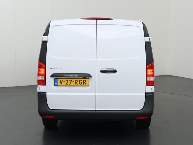 Mercedes-Benz VITO eVito 112 | L2 | 60 kWh | AIRCO | CRUISE CONTROL | NAVIGATIE | ACHTERUITRIJCAMERA | KUNST LEDEREN BEKLEDING | MULTIFUNCTIONEEL STUURWIEL | ELEKTRISCH VERSTELBARE BUITENSPIEGELS | CERTIFIED