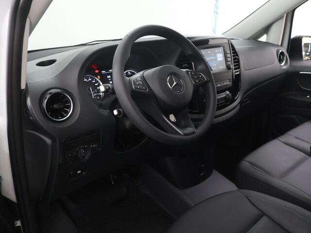 Mercedes-Benz VITO eVito 112 | L2 | 60 kWh | AIRCO | CRUISE CONTROL | NAVIGATIE | ACHTERUITRIJCAMERA | KUNST LEDEREN BEKLEDING | MULTIFUNCTIONEEL STUURWIEL | ELEKTRISCH VERSTELBARE BUITENSPIEGELS | CERTIFIED