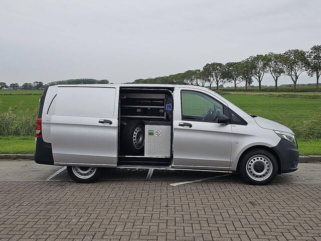 Mercedes-Benz VITO 114 CDI L2H1 Cruise control, Airco, Pdc, Carplay, Navi, Camera, Led, Lane-assist, Stoelverwarming, Werkplaats-Inrichting, Achterdeuren, 136 pk, Automaat