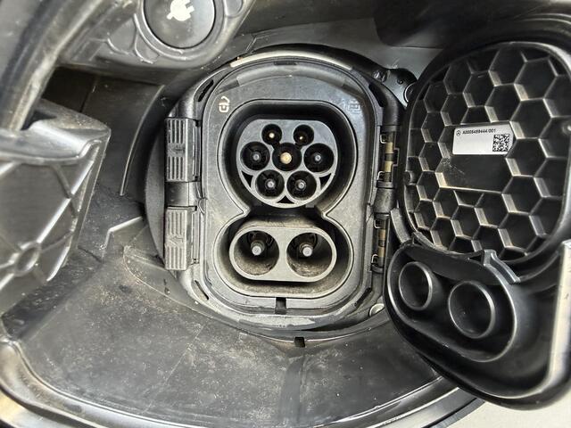 Mercedes-Benz VITO eVito Lang 66 kWh / Navigatie / Camera / Bluetooth / Airco / Snelladen / Cruise Control / Trekhaak / Stoelverwarming