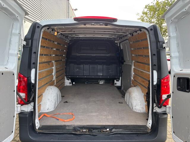 Mercedes-Benz VITO 111 CDI Lang | Trekhaak | 3 Zitplaatsen | Bluetooth | Airco