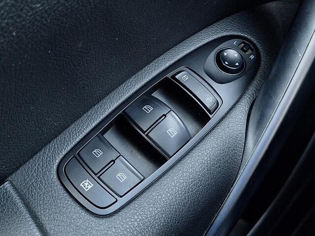 Mercedes-Benz X-Klasse 250 d 4-MATIC Progressive | 360° Camera | Trekhaak | LED verlichting | Elektrisch verstelbare stoelen incl. stoelverwarming | Smartphone intergratie | Treeplanken