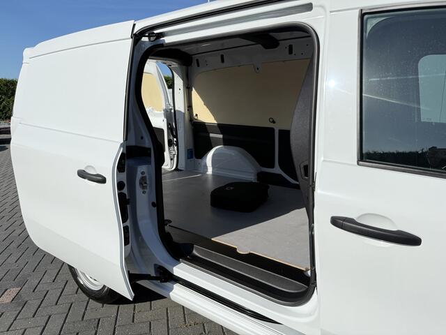 Mercedes-Benz eCitan 112 Pro L2H1 / 51 kWh / 2.469 KM / ** RIJKLAAR ** / LED HIGH PERFORMANCE KOPLAMPEN / CAMERA / ECC / TREKHAAK / STOELVERW
