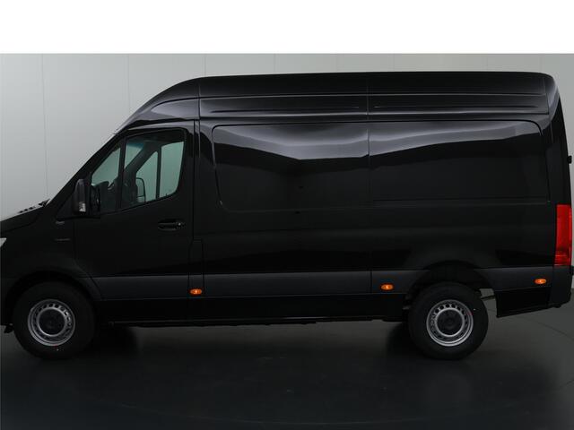 Mercedes-Benz eSprinter 314 L2 Pro 81kWh | Trekhaak | Stoelverwarming | 3-zits | Climate Control | Achteruitrijcamera | Airco | Cruise Control |