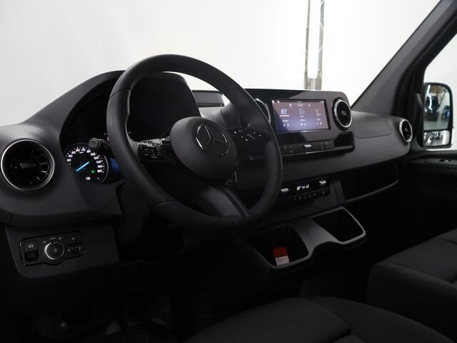 Mercedes-Benz eSprinter 314 L2 Pro 81kWh | Trekhaak | Stoelverwarming | 3-zits | Climate Control | Achteruitrijcamera | Airco | Cruise Control |