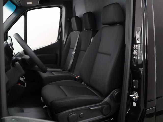 Mercedes-Benz eSprinter 314 L2 Pro 81kWh | Trekhaak | Stoelverwarming | 3-zits | Climate Control | Achteruitrijcamera | Airco | Cruise Control |
