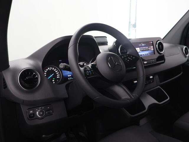 Mercedes-Benz eSprinter 414 GB L2 H2 PRO | 81 kWh | 4250 GVW | Smartphone integratie pakket | 2000 KG Trekhaak | Cruise-Controle | MBUX | Achteruitrijcamera | DC laden 115 kW |