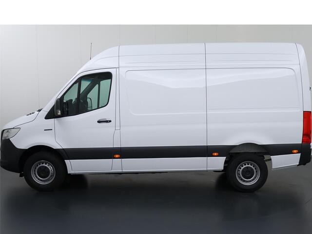 Mercedes-Benz eSprinter 314 L2 H2 PRO | 56 kWh | 100% elektrisch | 2000kg Trekhaak | 115Kw/u DC Snelladen | Smartphone integratie pakket | Carplay | Camera |