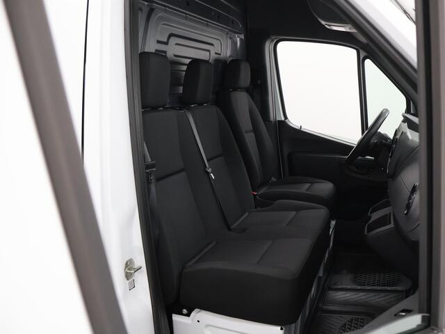 Mercedes-Benz eSprinter L2 H2 | 55 kWh | Parkeercamera | Bluetooth | Stoelverwarming | Keyless Go | Certified