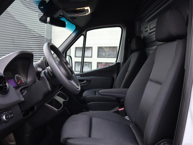 Mercedes-Benz eSprinter eSprinter 55 kWh 100% Elektrisch L2H2 - Camera - Airco