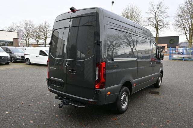 Mercedes-Benz eSprinter 320 L2H2 Select 81kWh DC Laden 115kW, Distronic, Trekhaak, Etc.