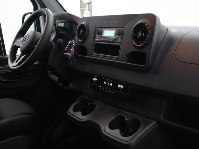 Mercedes-Benz eSprinter L2 H2 | 55 kWh | ACHTERUITRIJCAMERA | STOELVERWARMING | AIRCO | DAB+ RADIO | COMPLETE LAADRUIMTE BETIMMERING | OPSTAP TOT LAADRUIMTE | STOEL - STOEL COMFORT