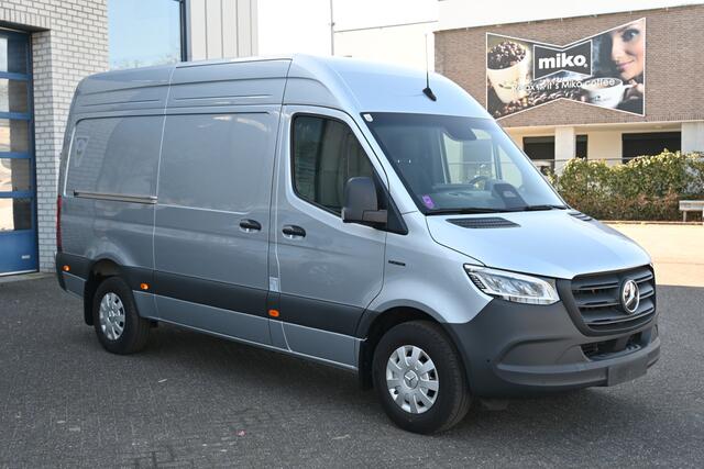 Mercedes-Benz eSprinter 320 L2H2 Select 81kWh Distronic, Navigatie en Smartphone integratie pakket, LED