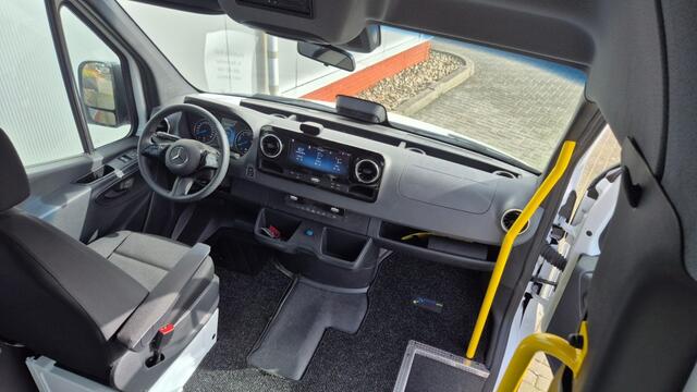 Mercedes-Benz eSprinter 4150kg versie / B-Rijbewijs / 115kw Laden / ROLSTOELBUS /