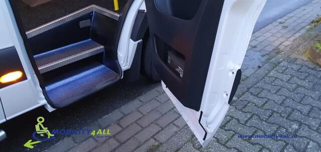 Mercedes-Benz eSprinter 4150kg versie / B-Rijbewijs / 115kw Laden / ROLSTOELBUS /