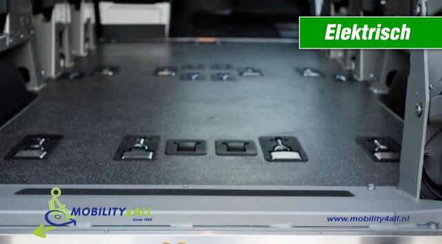 Mercedes-Benz eSprinter 4150kg versie / B-Rijbewijs / 115kw Laden / ROLSTOELBUS /