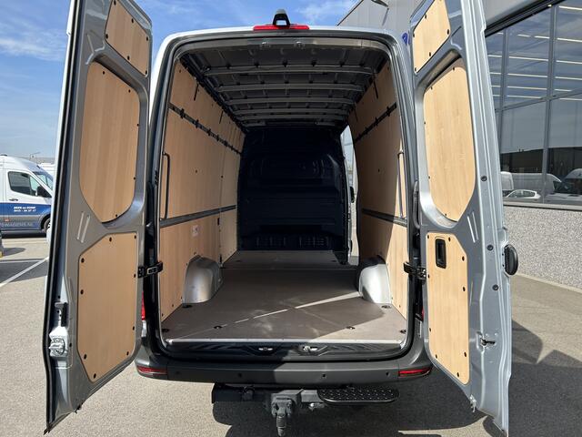 Mercedes-Benz eSprinter 320 L3 Select 81kWh / Snel laden 115kw / Trekhaak / Distronic / MBUX / Smartphone-intergratie / 270 Graden achterdeuren