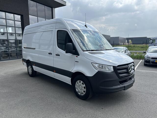 Mercedes-Benz eSprinter 320 L2 H2 Pro 81kWh / Snel laden 115Kw / Trekhaak / MBUX / Navigatie / Camera / Cruise control / Airco / 270 Graden achterdeuren