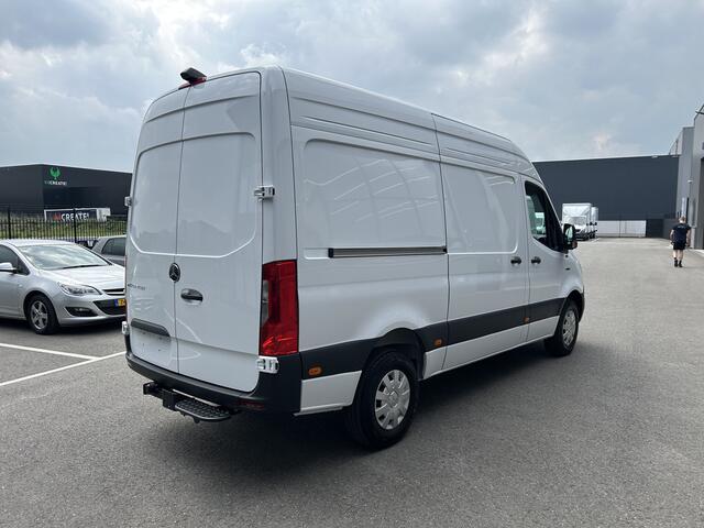 Mercedes-Benz eSprinter 320 L2 H2 Pro 81kWh / Snel laden 115Kw / Trekhaak / MBUX / Navigatie / Camera / Cruise control / Airco / 270 Graden achterdeuren