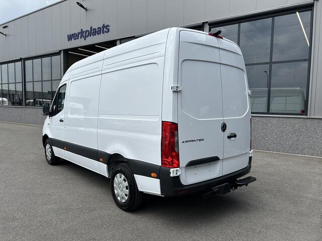 Mercedes-Benz eSprinter 320 L2 H2 Pro 81kWh / Snel laden 115Kw / Trekhaak / MBUX / Navigatie / Camera / Cruise control / Airco / 270 Graden achterdeuren