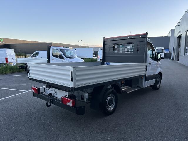 Mercedes-Benz eSprinter 320 L2 Select 81kWh / Snel laden 115kw / Open laadbak / Trekhaak / Distronic / MBUX / Smartphone-intergratie / Camera