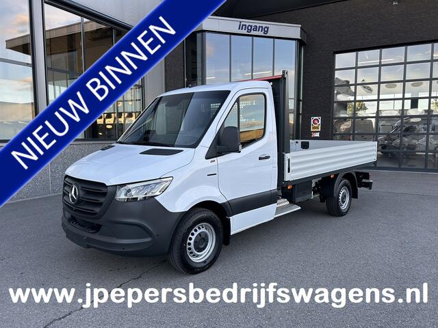 Mercedes-Benz eSprinter 320 L2 Select 81kWh / Snel laden 115kw / Open laadbak / Trekhaak / Distronic / MBUX / Smartphone-intergratie / Camera