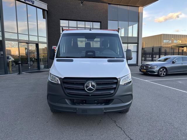 Mercedes-Benz eSprinter 320 L2 Select 81kWh / Snel laden 115kw / Open laadbak / Trekhaak / Distronic / MBUX / Smartphone-intergratie / Camera