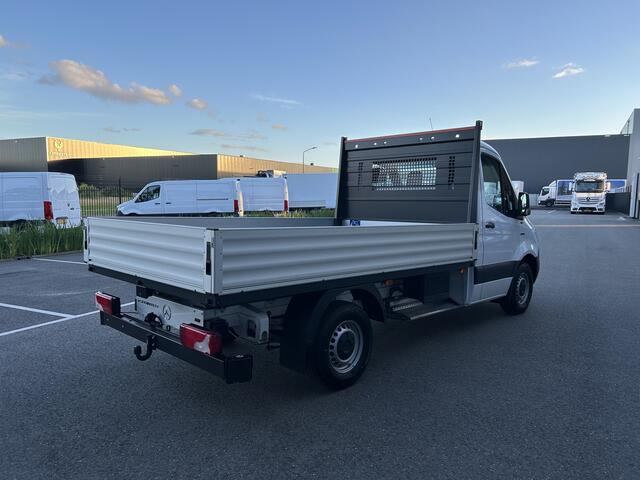 Mercedes-Benz eSprinter 320 L2 Select 81kWh / Snel laden 115kw / Open laadbak / Trekhaak / Distronic / MBUX / Smartphone-intergratie / Camera