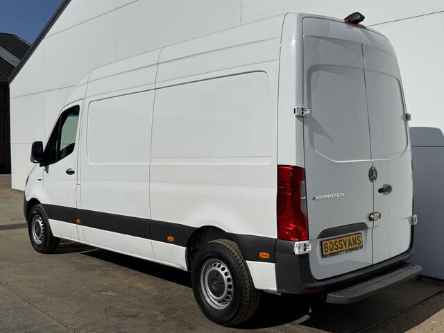 Mercedes-Benz eSprinter 312 55 kWh L2H2 Elektrisch 145km WLTP 92,5% (SOH) 80kw Snelladen Climate Control Camera