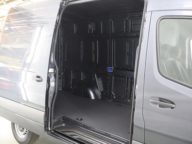 Mercedes-Benz eSprinter 414 | L2 H2 | PRO | 81kWh | CRUISE CONTROL | 3-ZITS | APPLE CARPLAY / ANDROID AUTO | STANDKACHEL | PARKEERCAMERA | 115 KWH SNELLADEN | TREKHAAK