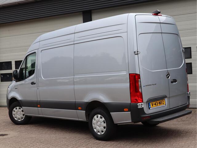 Mercedes-Benz eSprinter 314 56 kWh L2H2 RWD - New Model - LED - Winter pakket