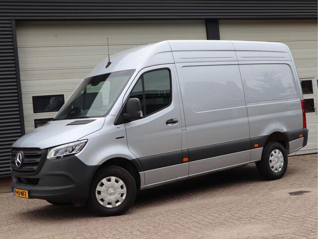 Mercedes-Benz eSprinter 314 56 kWh L2H2 RWD - New Model - LED - Winter pakket