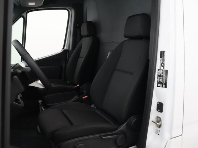 Mercedes-Benz eSprinter 314 / 414 L3 Pro 113 kWh 4250 GVW | LM Velgen | Trekhaak | 2-zits | Stoelverwarming | Betimmering | Parkeercamera | Certified