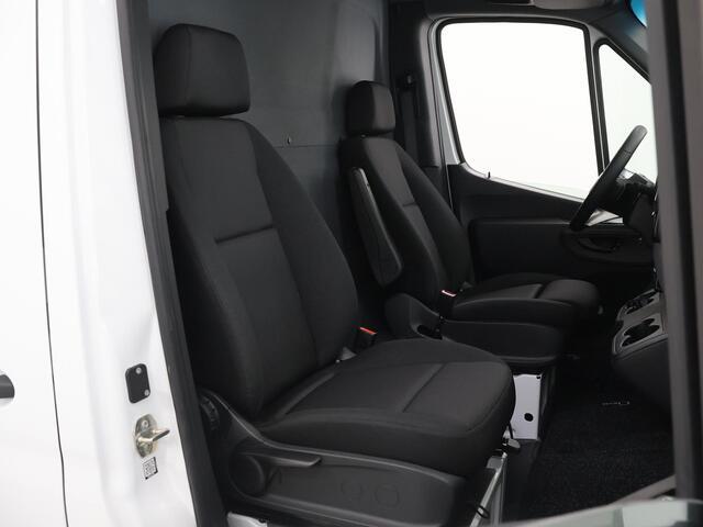 Mercedes-Benz eSprinter 314 / 414 L3 Pro 113 kWh 4250 GVW | LM Velgen | Trekhaak | 2-zits | Stoelverwarming | Betimmering | Parkeercamera | Certified