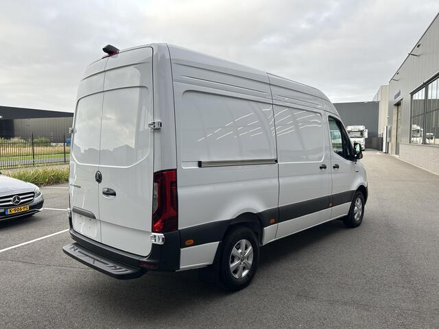 Mercedes-Benz eSprinter 320 L2 H2 Select 81kWh / Snel laden 115Kw / LED / Distronic / Carplay / Navigatie / Camera / LMV / 270 Graden achterdeuren