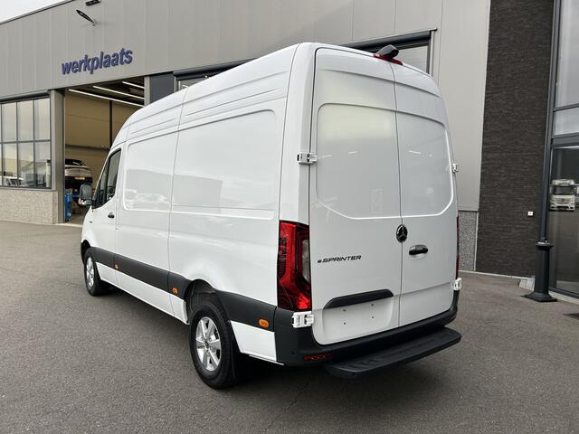 Mercedes-Benz eSprinter 320 L2 H2 Select 81kWh / Snel laden 115Kw / LED / Distronic / Carplay / Navigatie / Camera / LMV / 270 Graden achterdeuren